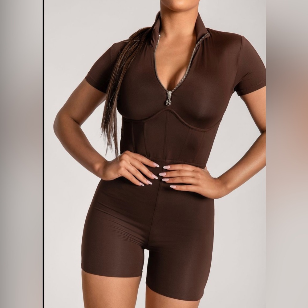 MESHKI- NEW:Zahiah Corseted Short Sleeve Playsuit SIZE M